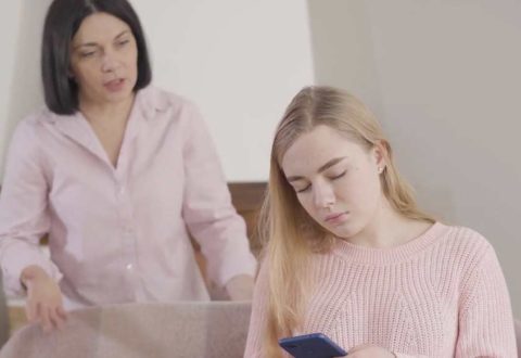 Mon ado m’insulte… Comment réagir et retrouver une relation apaisée ?