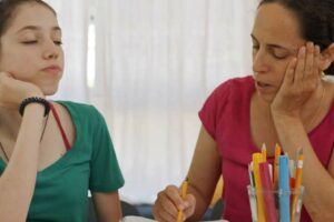 🧠Pourquoi mon enfant est distrait, non concentré, voire insupportable ?